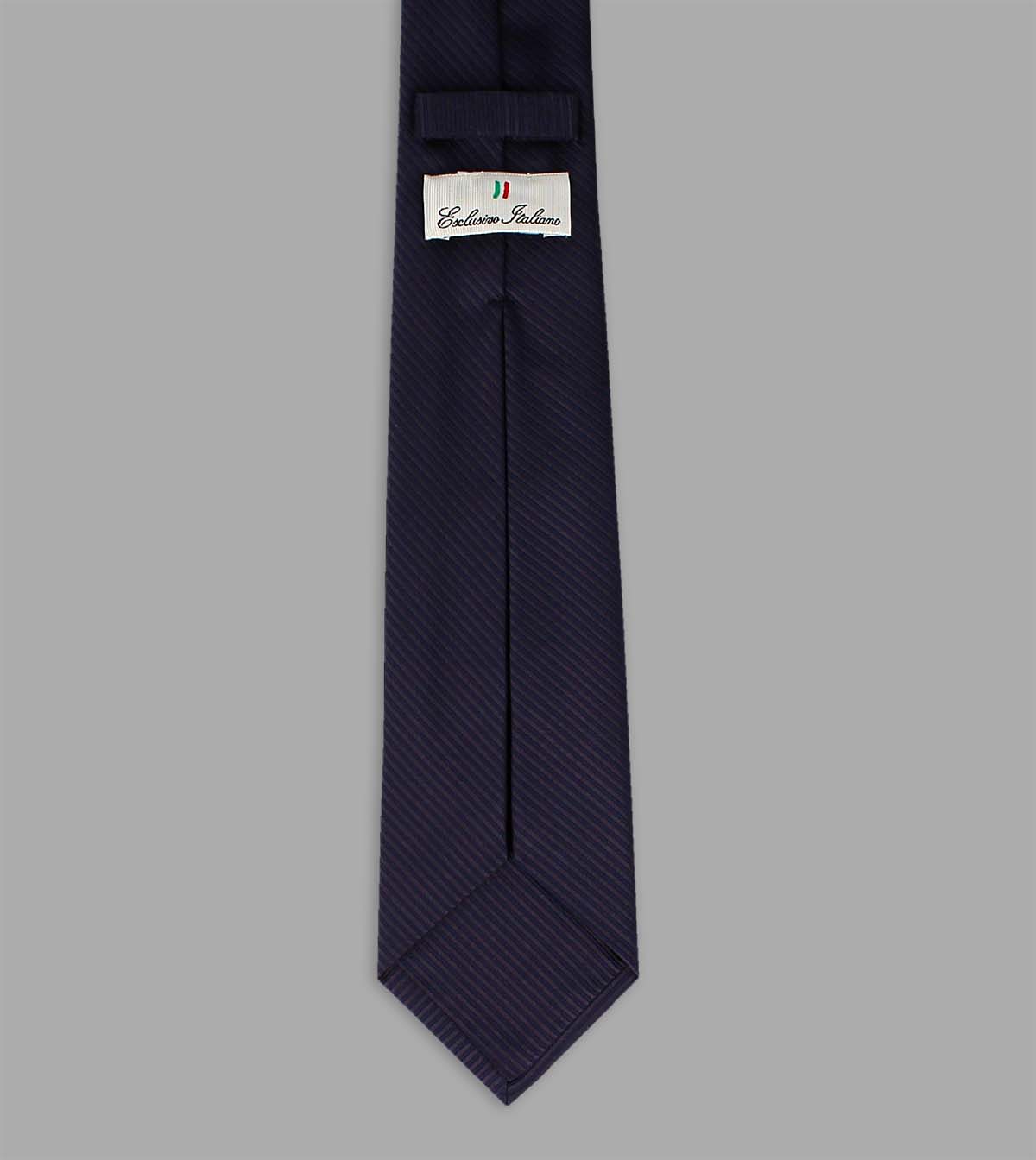 cravatta como etichetta