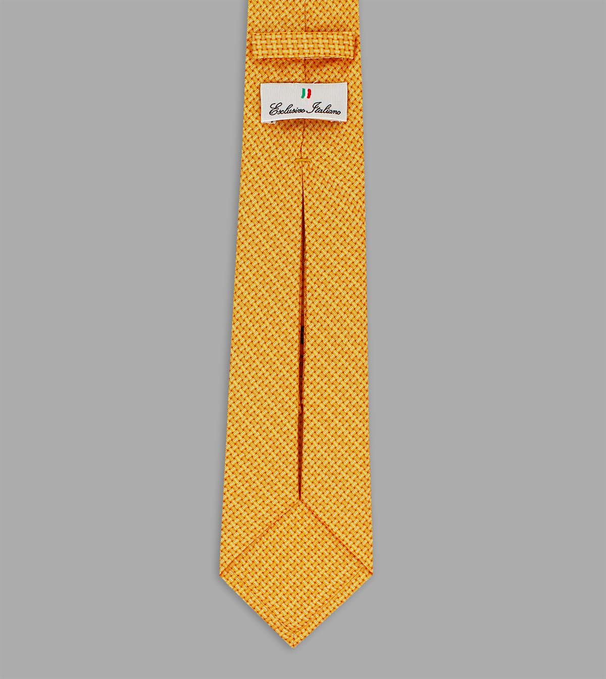 cravatta macerata etichetta